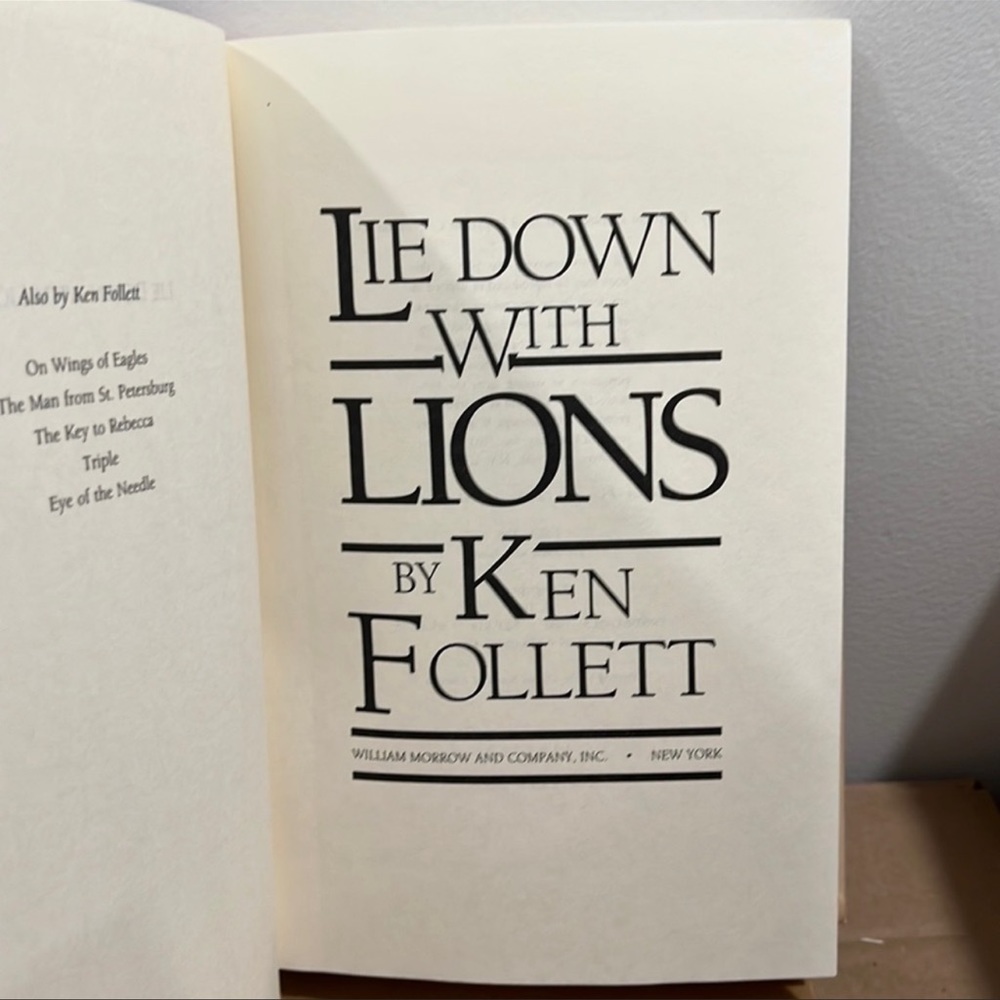 ⭐️3 for $25⭐️ Hardcover | Lie Down With Lions by Ken Follett